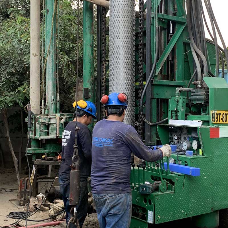 Perforación de un pozo tubular de 145.0 m de profundidad, entubado con tubería de acero inoxidable AISI 304L de 12” de diámetro, diseñado para un caudal de explotación de 14 l/s.