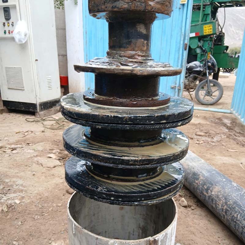 Perforación de un pozo tubular de 145.0 m de profundidad, entubado con tubería de acero inoxidable AISI 304L de 12” de diámetro, diseñado para un caudal de explotación de 14 l/s.