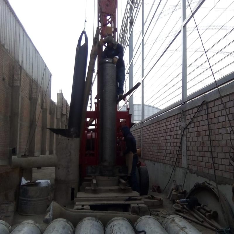 Perforación de un pozo tubular de 80.0 m de profundidad, entubado con tubería de acero inoxidable de 15" de diámetro, diseñado para un caudal de explotación de 30 l/s.