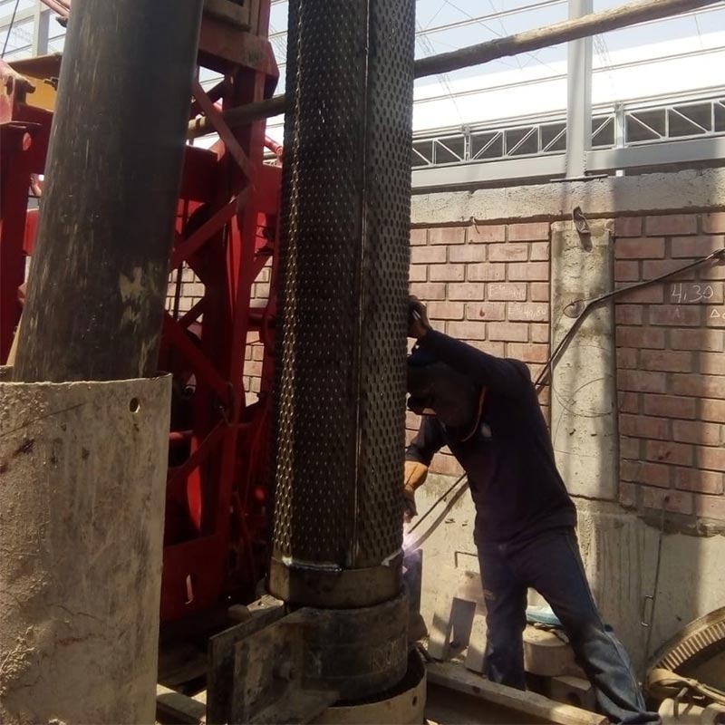 Perforación de un pozo tubular de 80.0 m de profundidad, entubado con tubería de acero inoxidable de 15" de diámetro, diseñado para un caudal de explotación de 30 l/s.