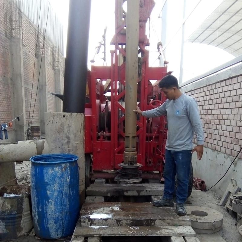Perforación de un pozo tubular de 80.0 m de profundidad, entubado con tubería de acero inoxidable de 15" de diámetro, diseñado para un caudal de explotación de 30 l/s.