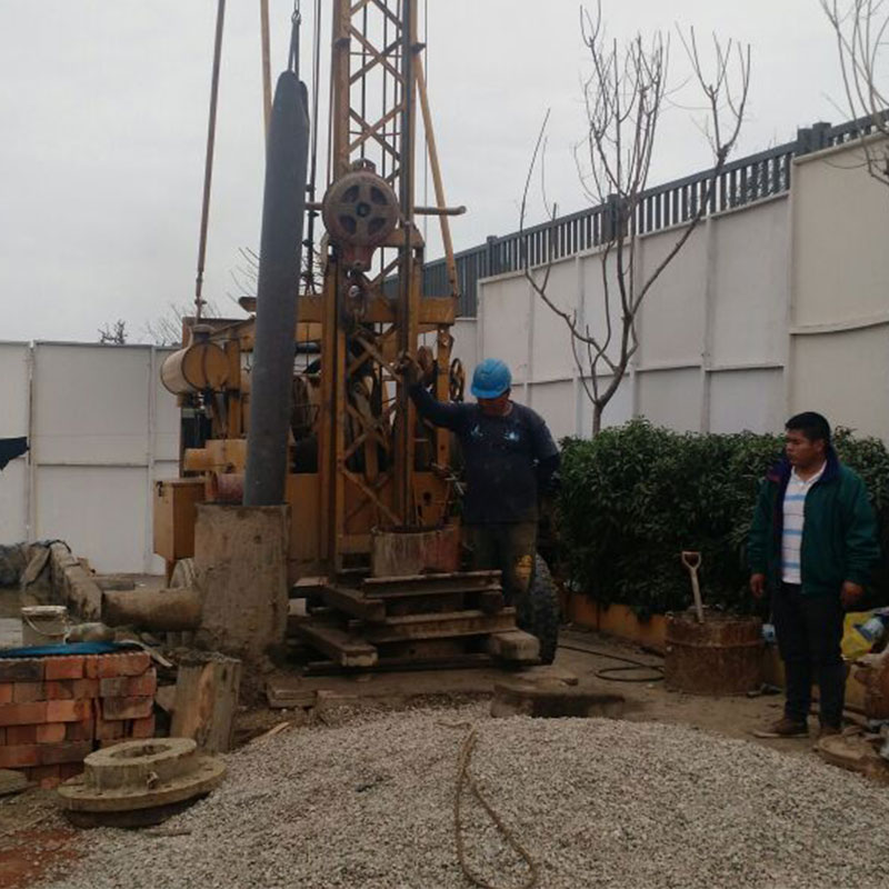 Perforación de un pozo tubular de 45.0 m de profundidad, entubado con tubería de PVC de 12" de diámetro, diseñado para un caudal de explotación de 8 l/s.