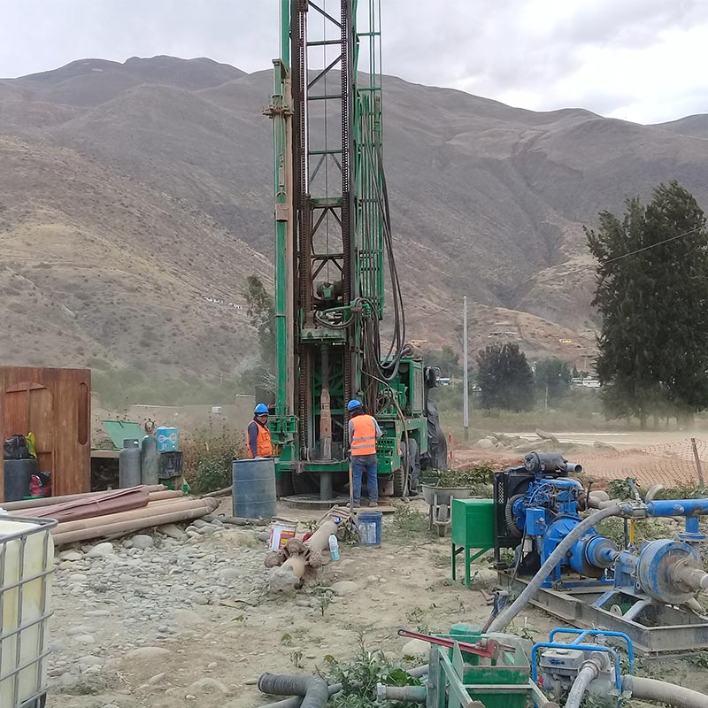 Perforación de dos pozos tubulares: PP01 de 100.0 m y PP02 de 102.0 m de profundidad, entubados con tubería de acero inoxidable de 15" de diámetro, diseñados para un caudal de explotación de 60 l/s.