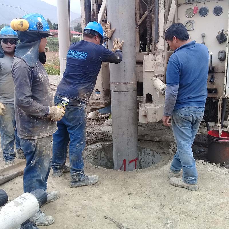 Perforación de dos pozos tubulares: PP01 de 100.0 m y PP02 de 102.0 m de profundidad, entubados con tubería de acero inoxidable de 15" de diámetro, diseñados para un caudal de explotación de 60 l/s.