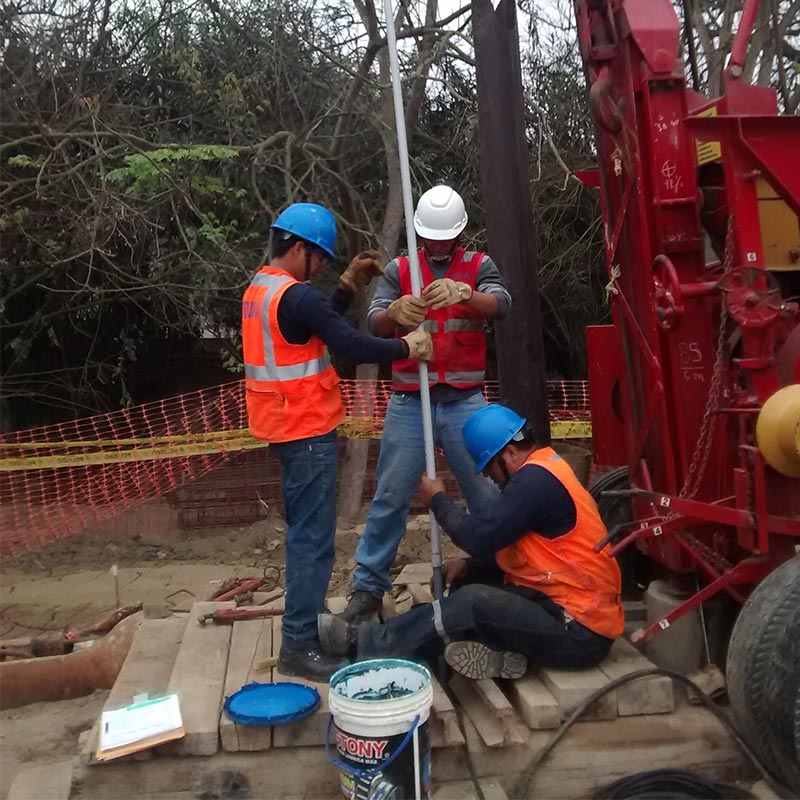 Perforación de un pozo tubular de 40.0 m de profundidad, entubado con tubería de PVC de 12" de diámetro, diseñado para un caudal de explotación de 7 l/s.
