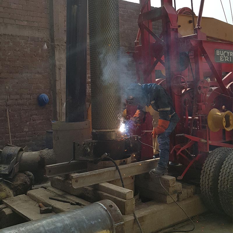 Perforación de un pozo tubular de 100.0 m de profundidad, entubado con tubería de acero inoxidable de 15" de diámetro, diseñado para un caudal de explotación de 35 l/s.